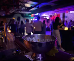 Feest in de Club tijdens een bruiloft