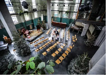 De Galerie vanaf boven, ingericht voor een bruiloft